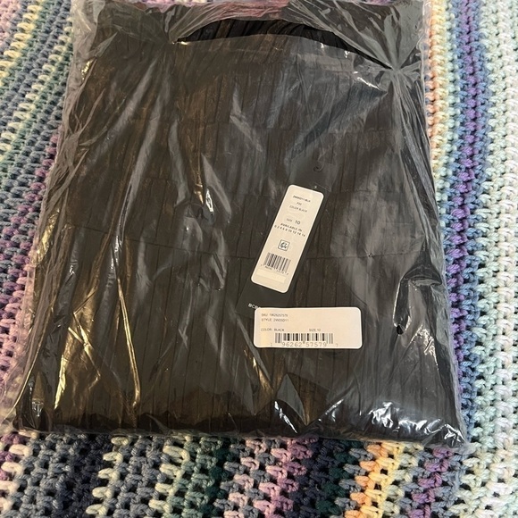 NWT BCBG silky chiffon ruffle cocktail dress in black - Picture 5 of 8